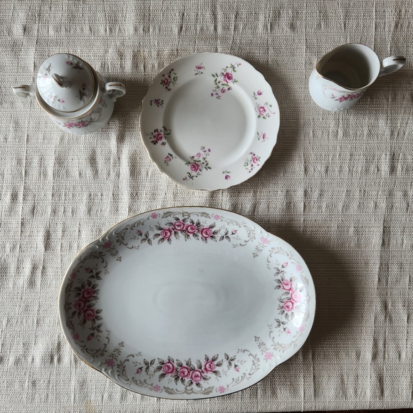 Cascade Fine Bone China. Pattern 3682.